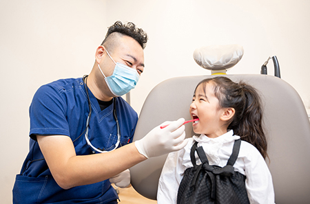 お子さまと親御さまへのブラッシング指導